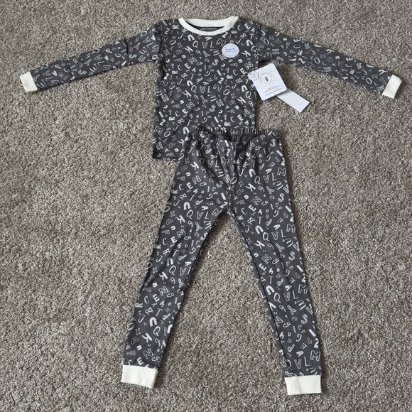 NWT Burt’s Bees Kids 2-pc toddler boys organic PJ’s alphabet gray pajamas size 5 - Picture 1 of 10